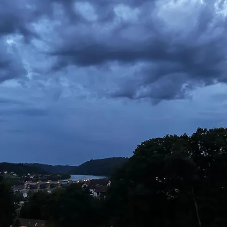 Attraktives Mit Dem Blick Auf Den